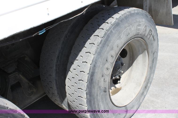 image for item D5096 1998 International Paystar 5000 mixer truck