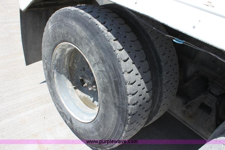 image for item D5096 1998 International Paystar 5000 mixer truck