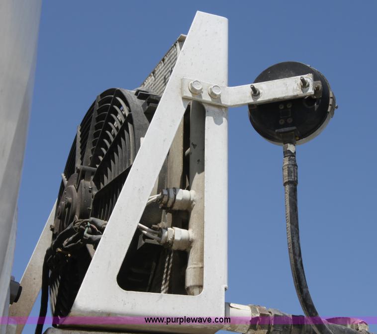 image for item D5096 1998 International Paystar 5000 mixer truck