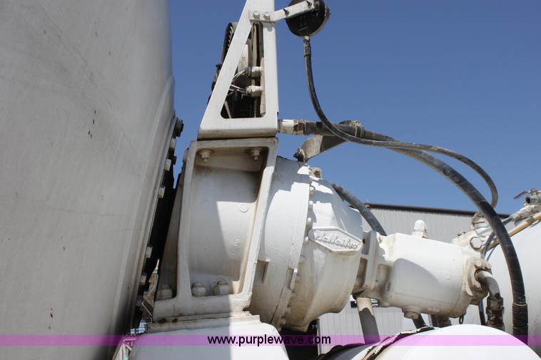 image for item D5096 1998 International Paystar 5000 mixer truck