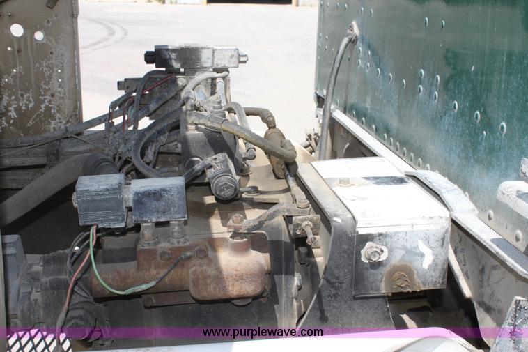 image for item D5096 1998 International Paystar 5000 mixer truck