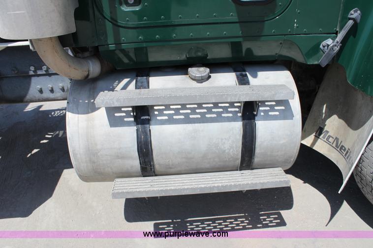 image for item D5096 1998 International Paystar 5000 mixer truck