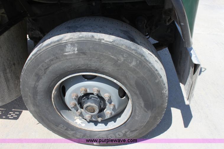 image for item D5096 1998 International Paystar 5000 mixer truck