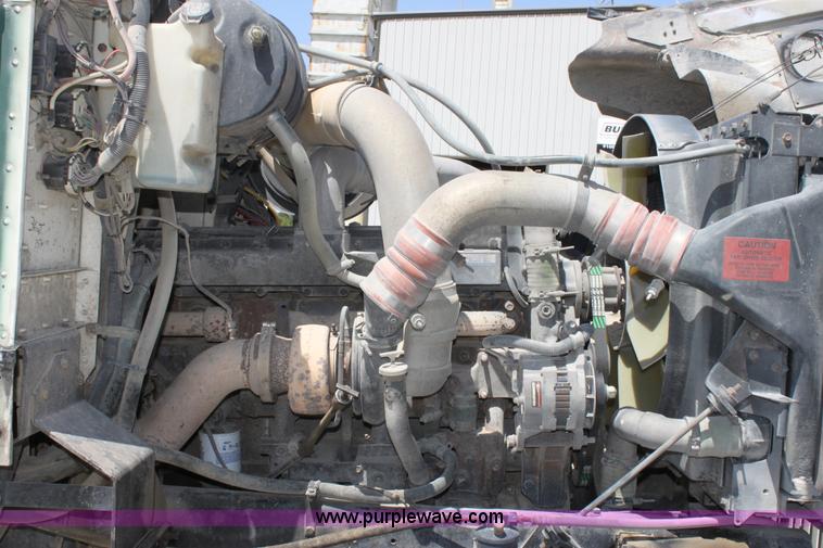 image for item D5096 1998 International Paystar 5000 mixer truck