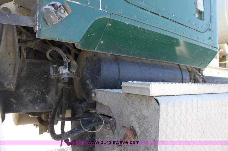 image for item D5096 1998 International Paystar 5000 mixer truck