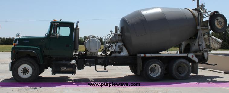 image for item D5097 1996 Ford L9000 mixer truck