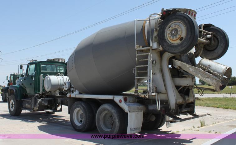 image for item D5097 1996 Ford L9000 mixer truck