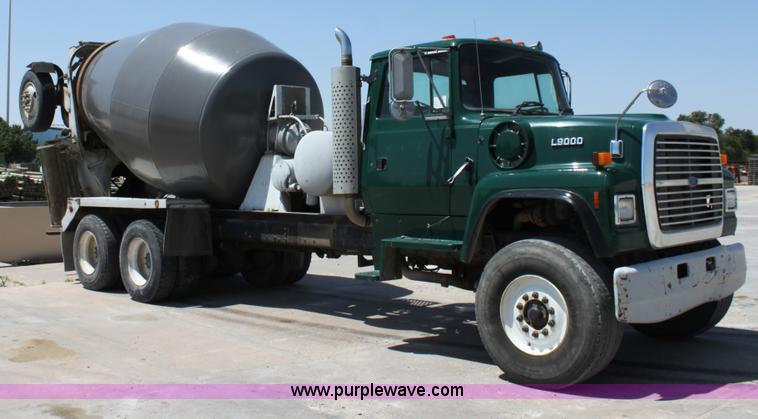 image for item D5097 1996 Ford L9000 mixer truck