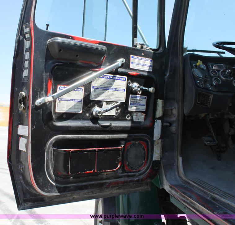 image for item D5097 1996 Ford L9000 mixer truck