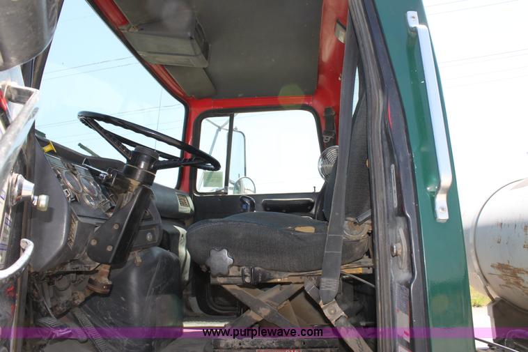 image for item D5097 1996 Ford L9000 mixer truck