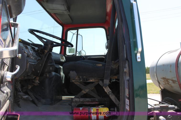 image for item D5097 1996 Ford L9000 mixer truck