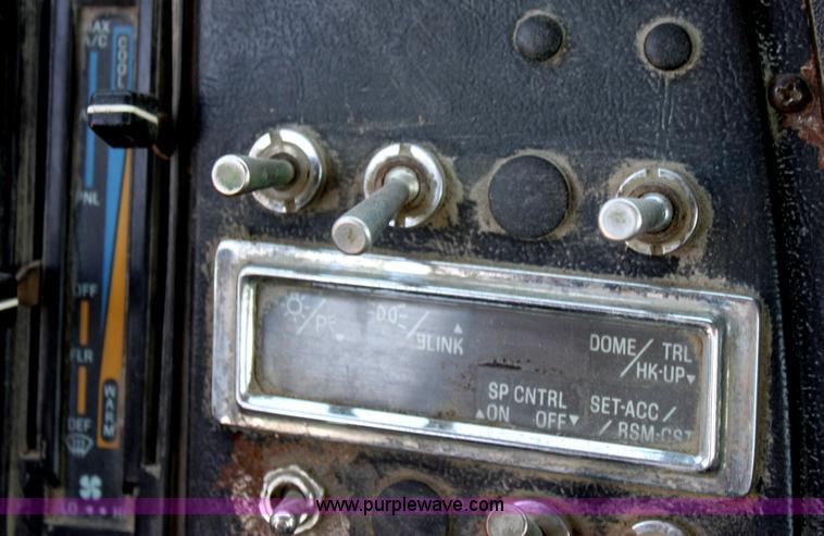 image for item D5097 1996 Ford L9000 mixer truck