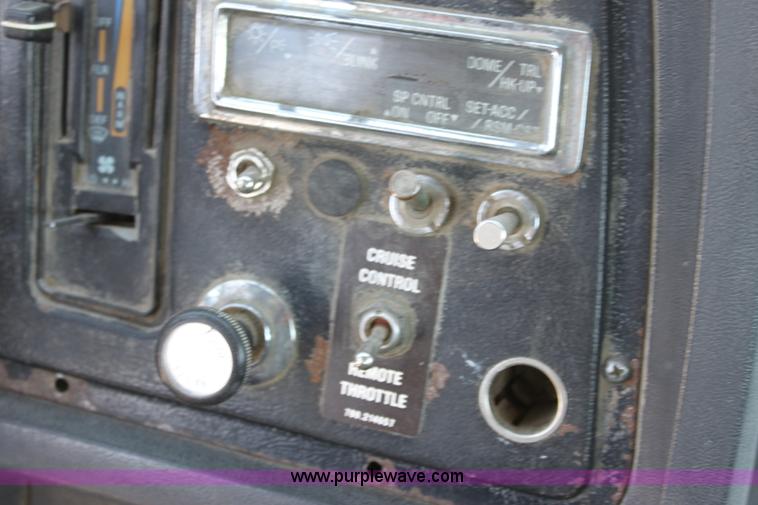 image for item D5097 1996 Ford L9000 mixer truck