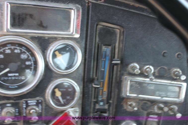 image for item D5097 1996 Ford L9000 mixer truck