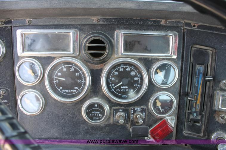 image for item D5097 1996 Ford L9000 mixer truck