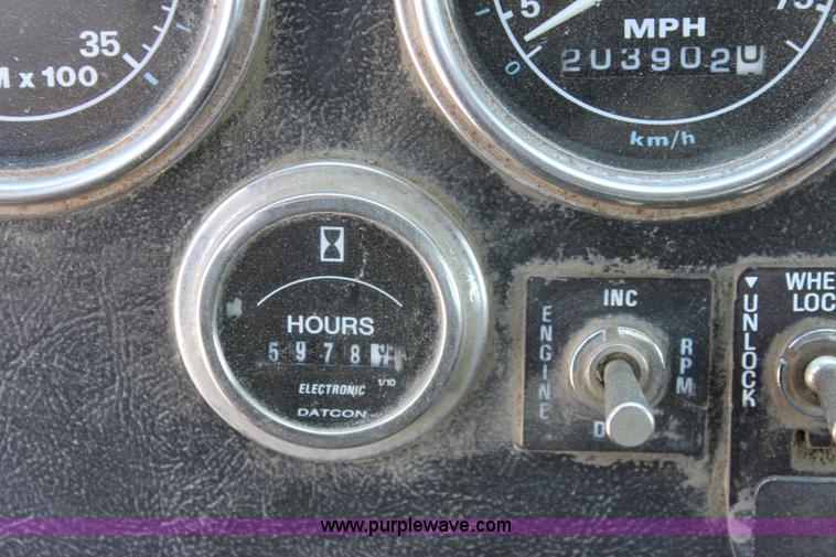 image for item D5097 1996 Ford L9000 mixer truck