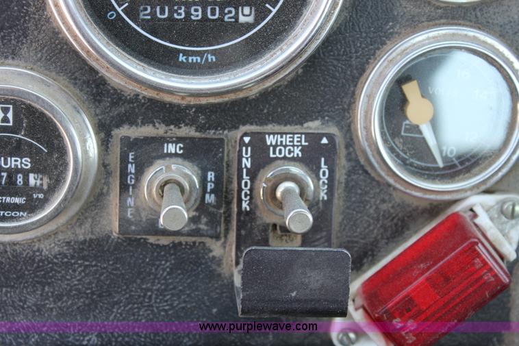 image for item D5097 1996 Ford L9000 mixer truck