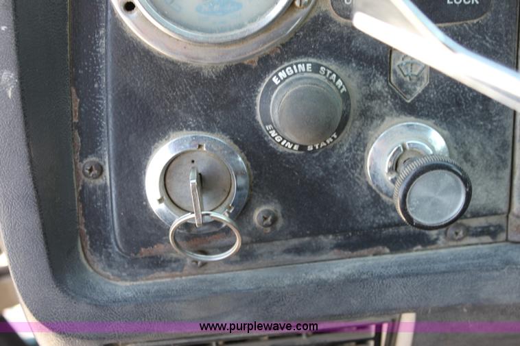 image for item D5097 1996 Ford L9000 mixer truck