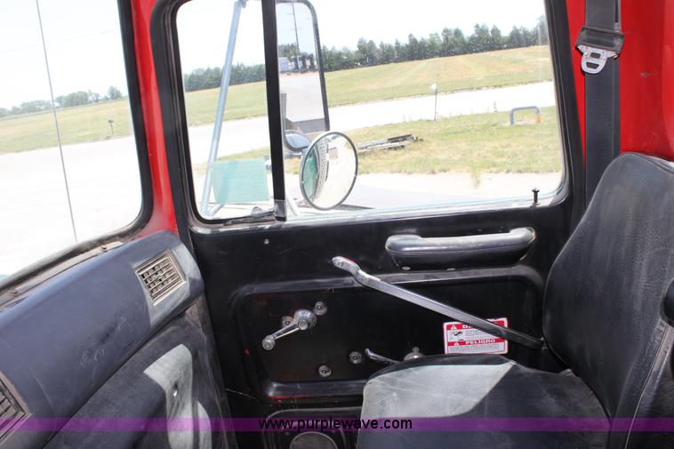 image for item D5097 1996 Ford L9000 mixer truck