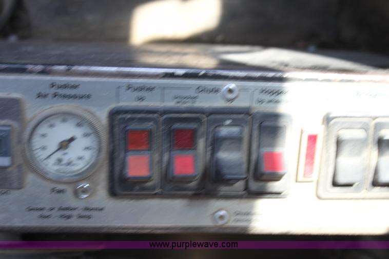 image for item D5097 1996 Ford L9000 mixer truck