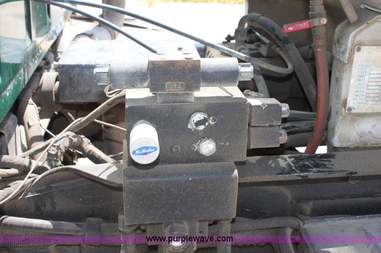 image for item D5097 1996 Ford L9000 mixer truck