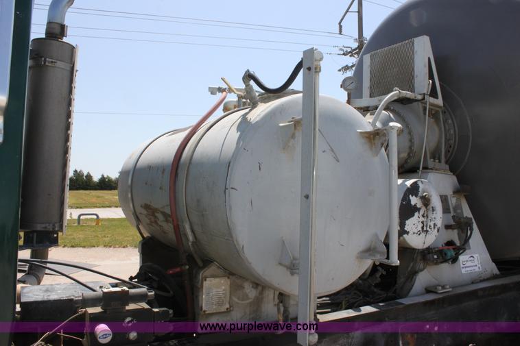 image for item D5097 1996 Ford L9000 mixer truck