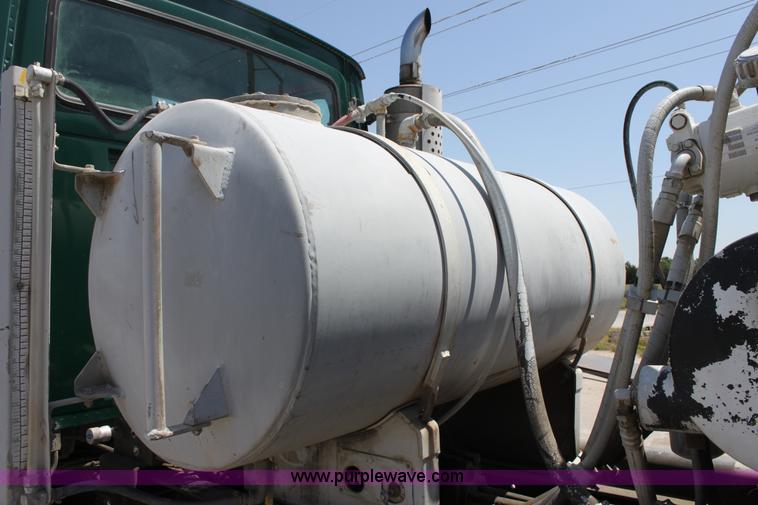 image for item D5097 1996 Ford L9000 mixer truck