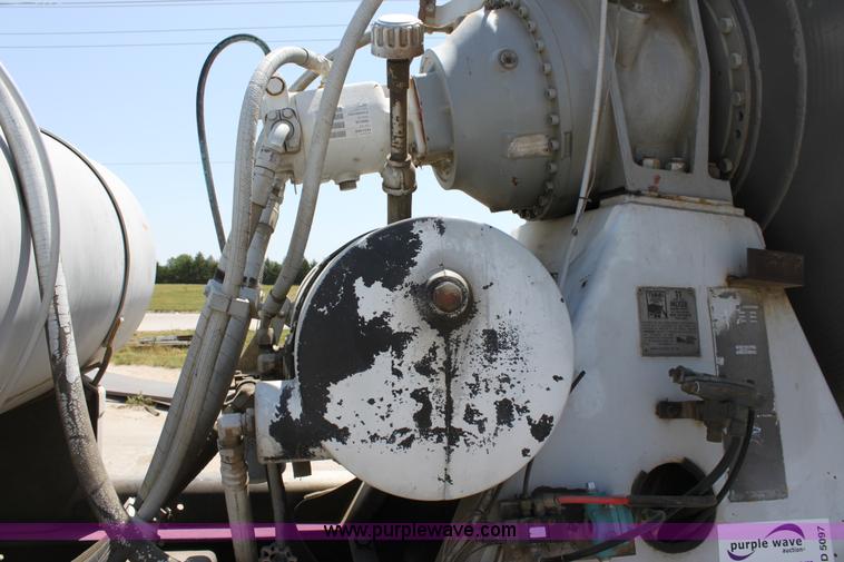 image for item D5097 1996 Ford L9000 mixer truck