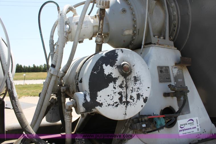 image for item D5097 1996 Ford L9000 mixer truck