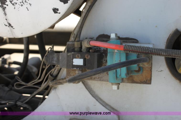 image for item D5097 1996 Ford L9000 mixer truck