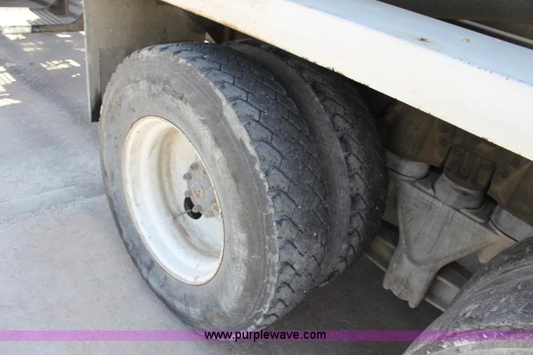 image for item D5097 1996 Ford L9000 mixer truck