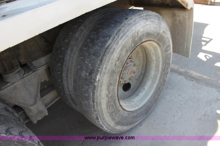 image for item D5097 1996 Ford L9000 mixer truck