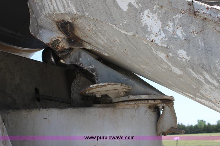 image for item D5097 1996 Ford L9000 mixer truck