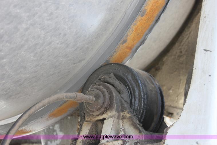 image for item D5097 1996 Ford L9000 mixer truck