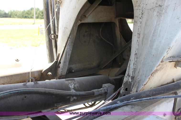 image for item D5097 1996 Ford L9000 mixer truck