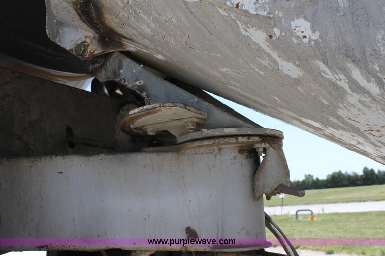 image for item D5097 1996 Ford L9000 mixer truck