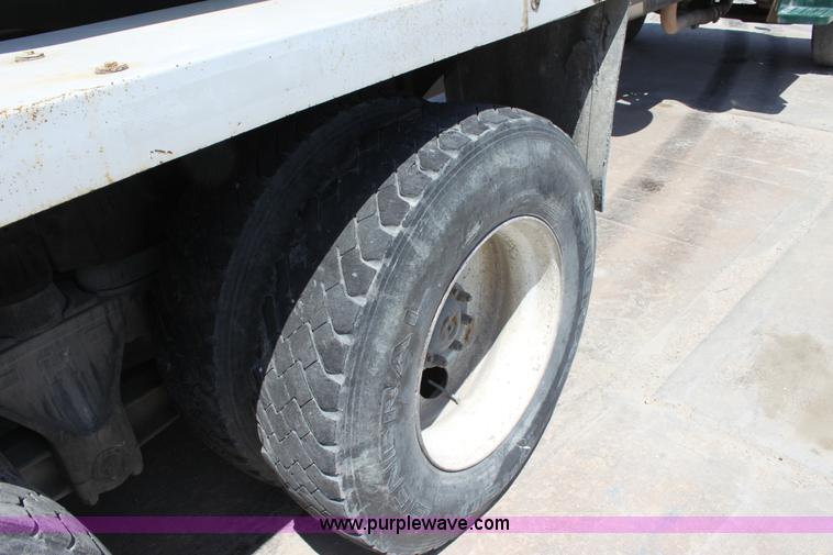 image for item D5097 1996 Ford L9000 mixer truck