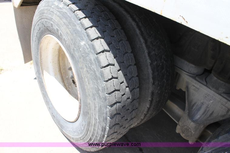 image for item D5097 1996 Ford L9000 mixer truck