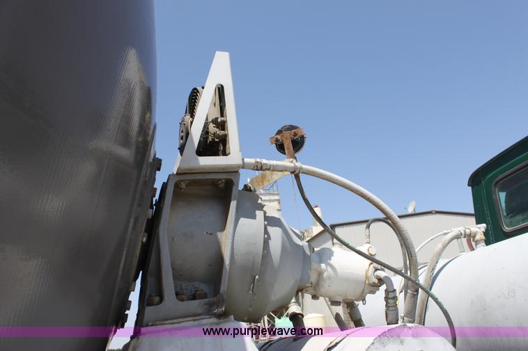 image for item D5097 1996 Ford L9000 mixer truck