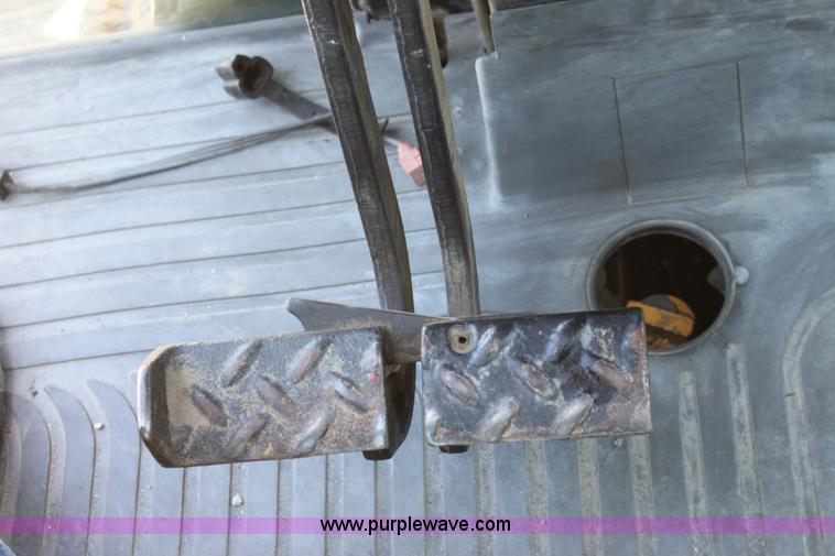 image for item D5110 Ford 675D backhoe