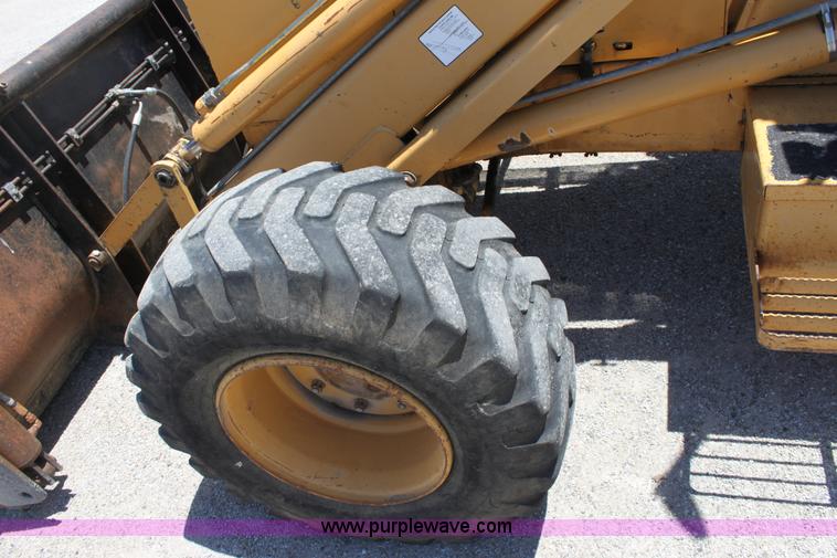 image for item D5110 Ford 675D backhoe
