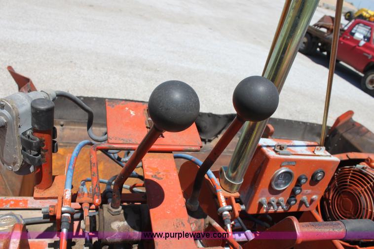 image for item D5111 LeeBoy L1000T asphalt paver