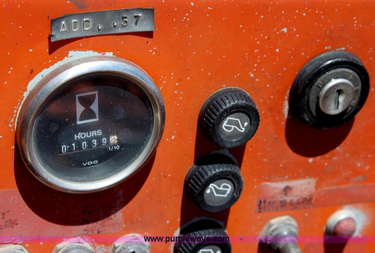 image for item D5111 LeeBoy L1000T asphalt paver
