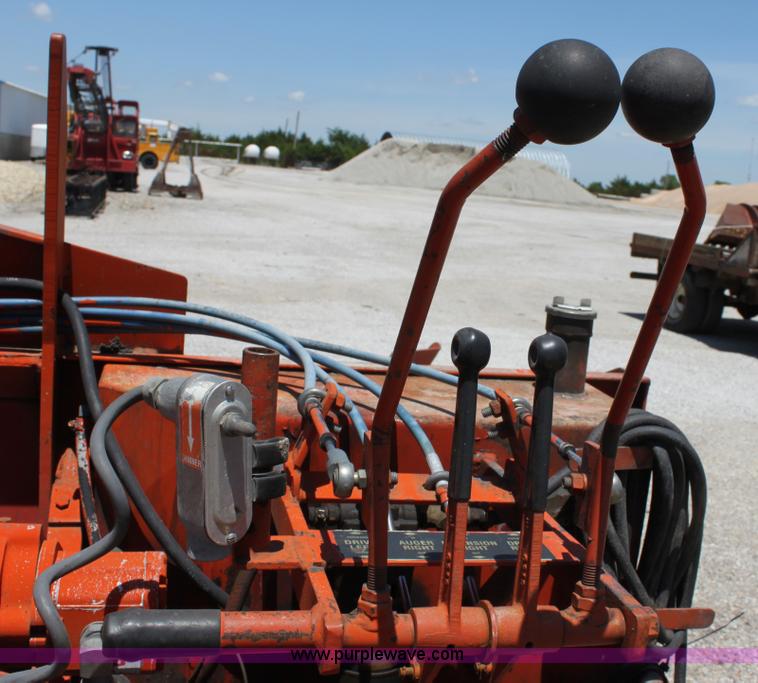 image for item D5111 LeeBoy L1000T asphalt paver