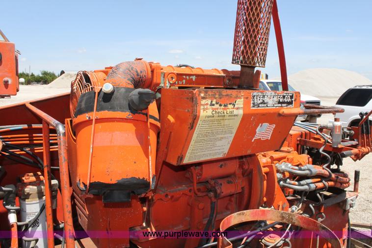 image for item D5111 LeeBoy L1000T asphalt paver