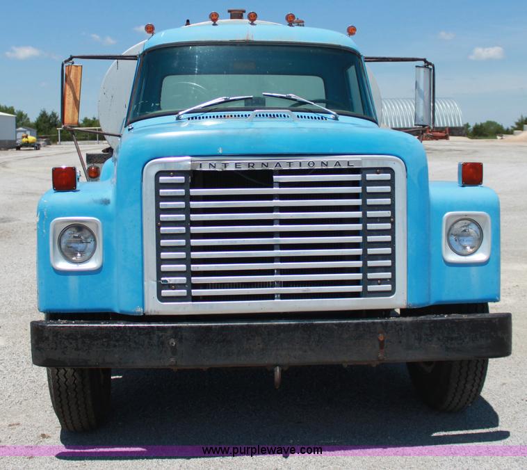 image for item D5112 1973 International 1600 oil distributor truck
