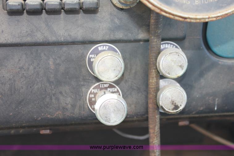 image for item D5112 1973 International 1600 oil distributor truck