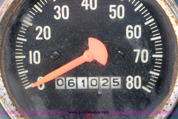 image for item D5112 1973 International 1600 oil distributor truck