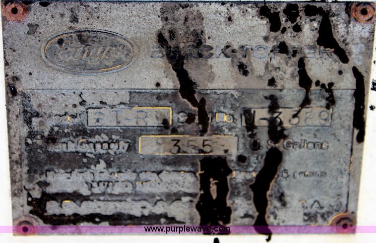 image for item D5112 1973 International 1600 oil distributor truck