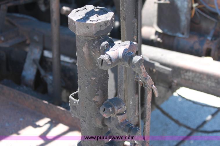 image for item D5112 1973 International 1600 oil distributor truck